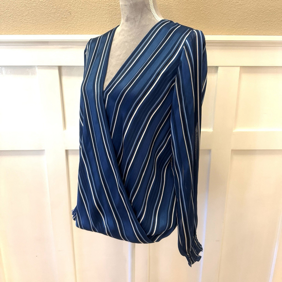 New WHITE HOUSE BLACK MARKET Blue Striped Surplus Shirt Size:M Wrap Blouse - Picture 4 of 13